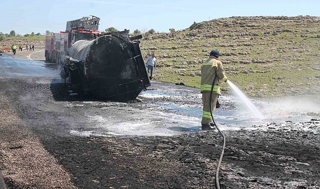 Ham petrol yüklü tır kamyonetle çarpıştı: 2 ölü, 4 yaralı