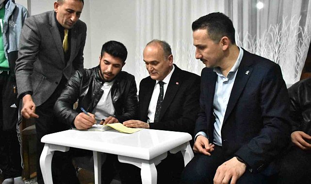 İftar sonrası gençlere misafir oldular
