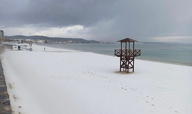 Kar yağmadı ama Çeşme beyaza büründü