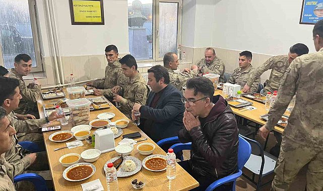 Kaymakam Ocak askerlerle iftar yemeğinde buluştu