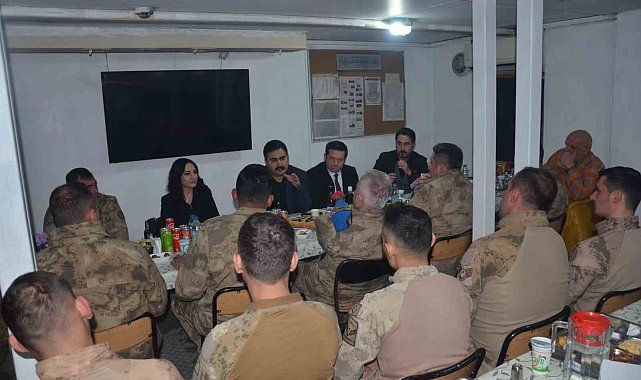 Kaymakam Ülkü, Kato Dağında Mehmetçikle iftar açtı