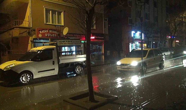 Kırıkkale'de sağanak yağış ve fırtına etkili oldu