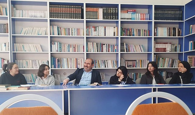Kütahya Necip Fazıl Kısakürek Anadolu Lisesinde kitap söyleşisi