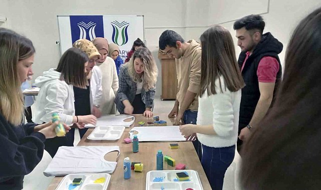 Otizmli bireylerle tahta baskı etkinliği
