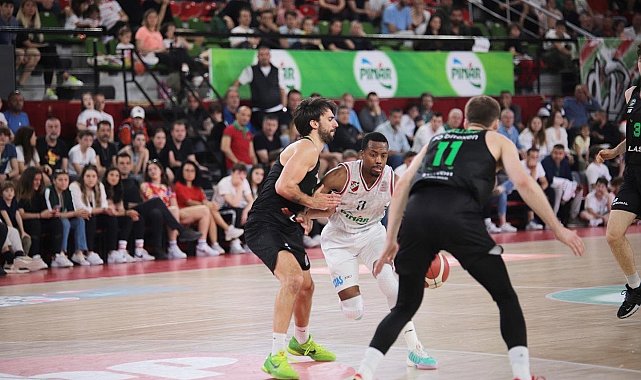 Pınar Karşıyakalı Eric McCollum, haftanın oyuncusu seçildi