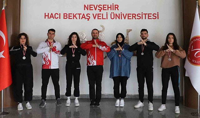 Rektör şampiyonları tebrik etti