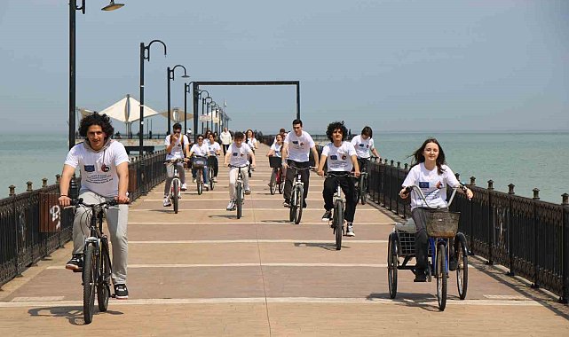 Romanyalı öğrenciler ile Türk öğrenciler, dünya mirası için el ele pedal çevirdi