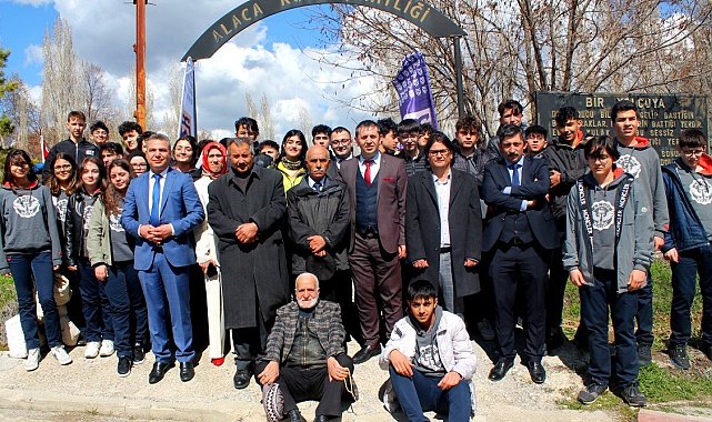 Süheyla Sıtkı Alp Özel Fen ve Anadolu Lisesi öğrencilerinden alaca şehitliğine ziyaret