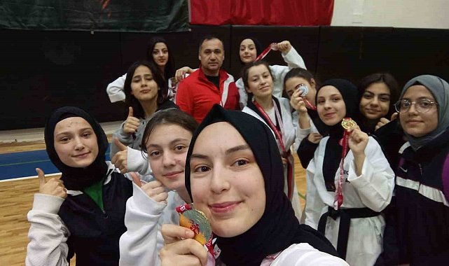 Suluova Belediyesporlu tekvandocular madalyaları topladı