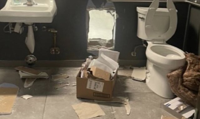 Tuvaletin duvarını delip 500 bin dolarlık mal çaldılar