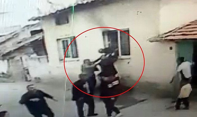 Uykuda yangına yakalanan yaşlı adamı alevlerin arasından kurtardılar