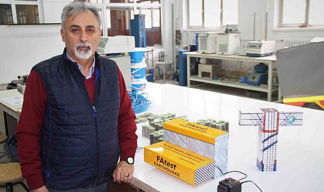 Yaşadıkları depremlerin ardından vatandaşları uyaran cihaz geliştirdiler