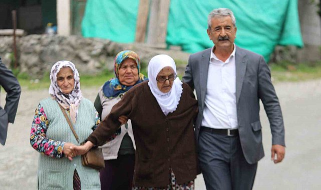 110 yaşındaki Safiye nine 2. tur seçimleri için sandık başına gitti
