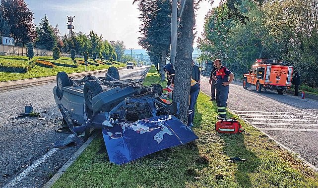 Ağaçlara çarpan otomobil takla atarak durabildi, sürücüsü burnu bile kanamadan kurtuldu