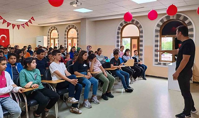 Akademi lise ve bilgievi öğrencilerine motivasyon semineri düzenlendi