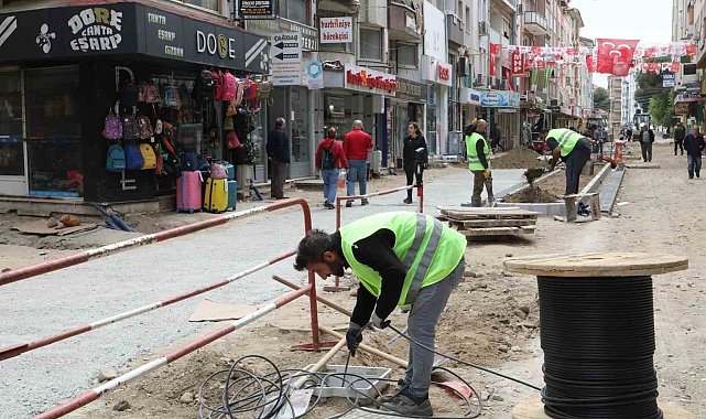 Ali Çetinkaya Caddesi yayalaştırma projesi devam ediyor