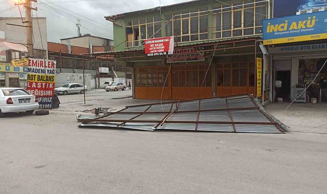 Ankara'da fırtına çatıları uçurdu