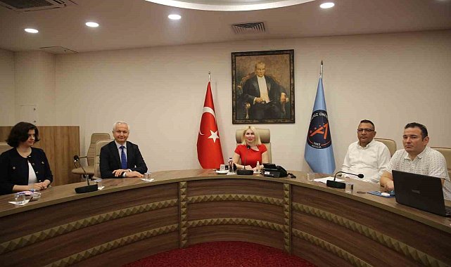 AÜ Rektörü Özlenen Özkan'dan 3"üncü rahim nakli sinyali
