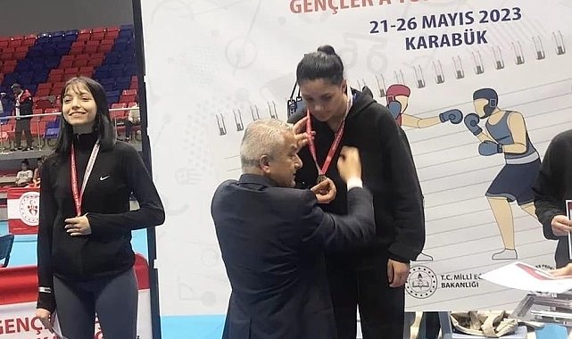 Aydınlı sporcular madalyalara doymuyor