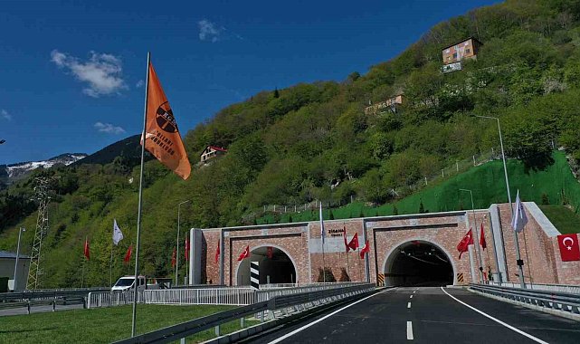 Bakan Karaismailoğlu: "Tünel uzunluğunu 50 kilometreden aldık, 720 kilometreye çıkardık"