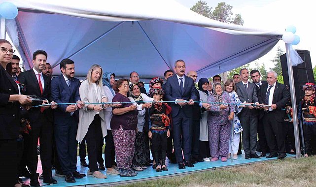 Bakan Özer'den İzmir'e müjdeler