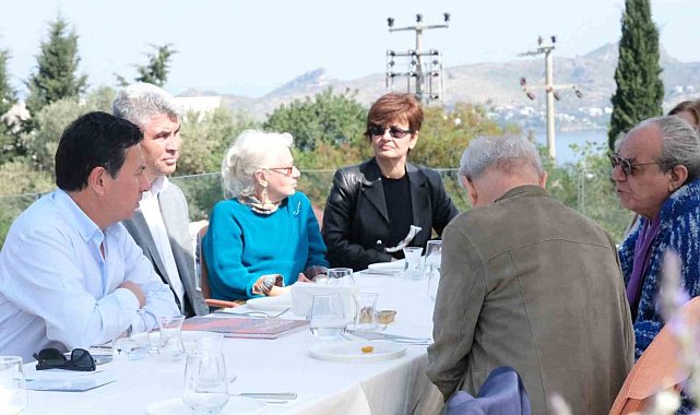 Başkan Aras, sanatçılarla buluştu