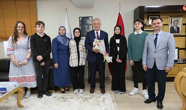Başkan Aygün: "Gençlerimiz Türkiye Yüzyılı'nın mimarı olacak"