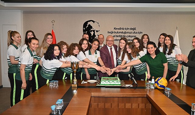Başkan Ergün, şampiyon olan voleybolcularla buluştu
