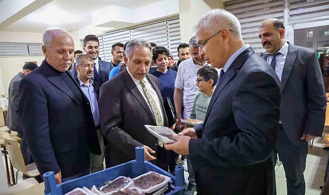 Başkan Yalçın ve Kaymakam Dönmez depremzedeleri yalnız bırakmıyor