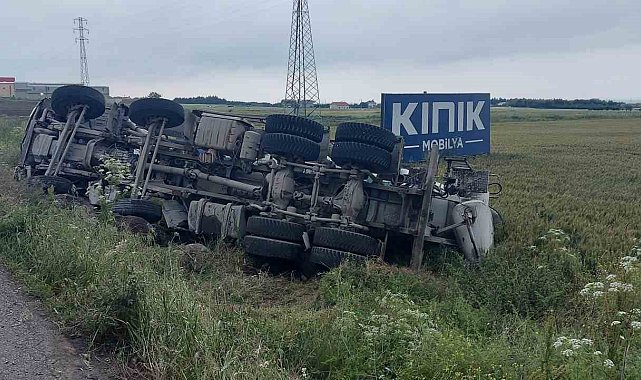Beton mikseri düz yolda devrildi: 1 ölü
