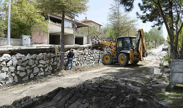 Binbirevler'de tehlike arz eden taş duvar yenileniyor