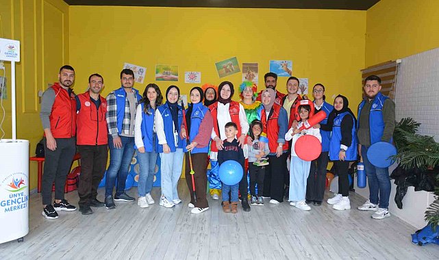 Bu proje sosyalleştiriyor: Sosyal medyadan uzaklaşan minikler, sosyal alanda oyunun keyfini yaşadılar