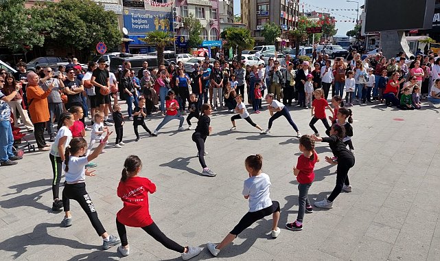 Burhaniye'de Gençlik Haftası başladı
