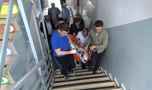 Bursa'da vatandaşlık görevi engel tanımadı