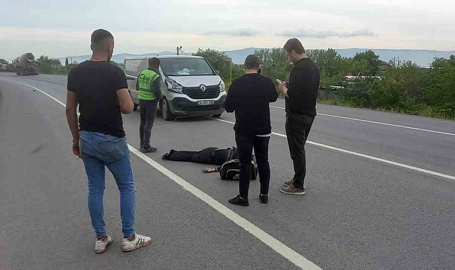Bursa'da yolun karşısına geçmek isteyen yayaya minibüs çarptı