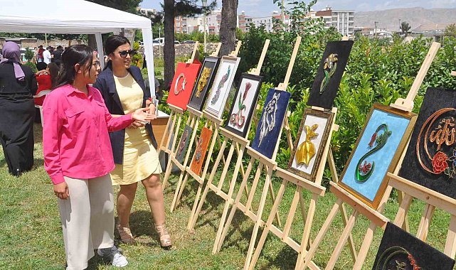 Cizreli kadınlar el emeklerini sergiledi