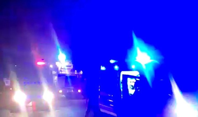 Dairede yangın çıktı, biri itfaiye eri 2 kişi dumandan etkilendi