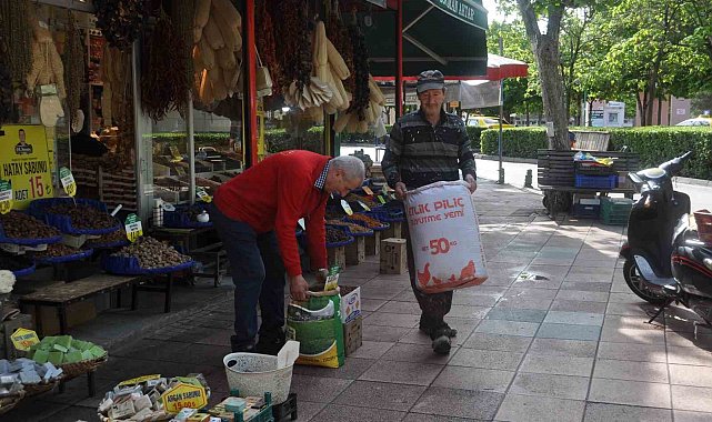 Eskişehir esnafı erken saatlerde oyunu kullanıp dükkânının başına geçti