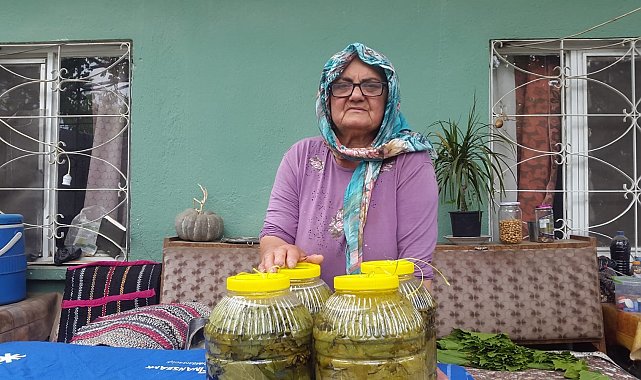 Evlerde kışlık salamura yaprak hazırlığı başladı