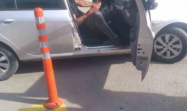Eyüpsultan'da yol verme kavgası kamerada: Taksiciyle arkadaşları, sürücü adayı ve hocasını tekme tokat dövdü