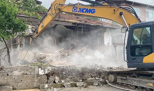 Felaketi yaşayan ilçede yıkılan bina sayısı 120 oldu