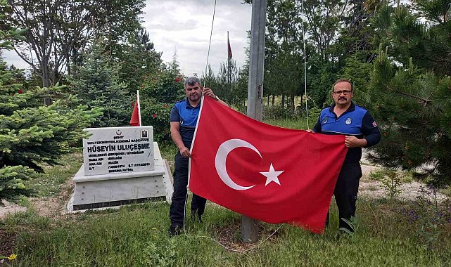 Günyüzü'nde şehit mezarlarının Türk bayrakları zabıtalara emanet