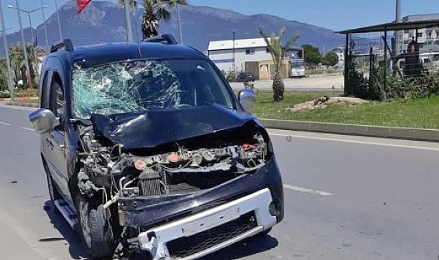Hafif ticari araçla elektrikli bisiklet çarpıştı: 2 ölü