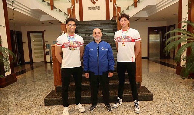HKÜ'lü milli sporculardan yüzmede çifte başarı