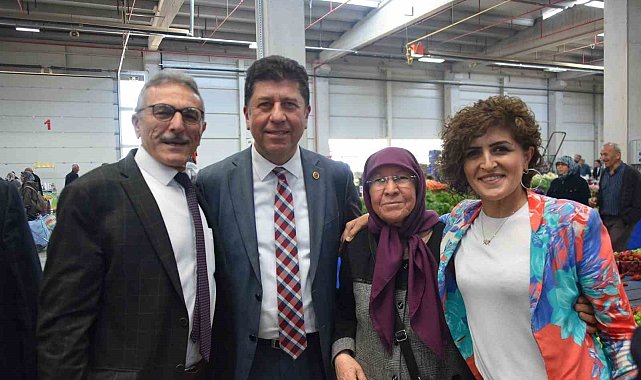 İlçe pazarında esnafla bir araya geldi