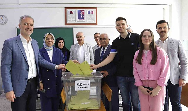 İnegöl Belediye Başkanı Alper Taban oyunu kullandı
