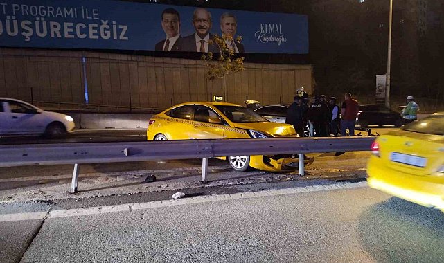 Kadıköy'de E-5'i kilitleyen zincirleme kaza: 2 yaralı
