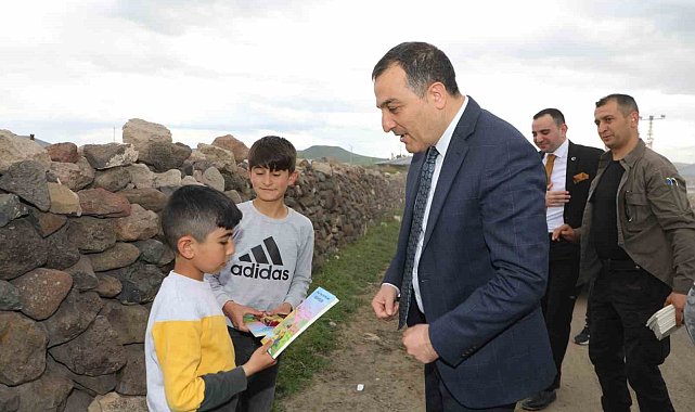 Kars Valisi Öksüz, Digor'da bir takım ziyaretlerde bulundu