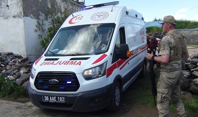 Kars'ta ahır çöktü: 2 ölü