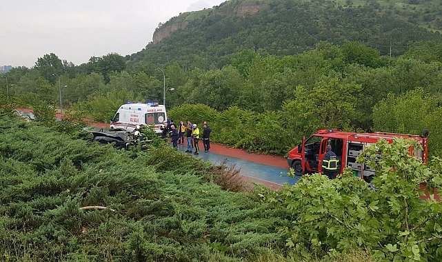 Kontrolden çıkan cip bariyeri kırıp bisiklet yoluna uçtu